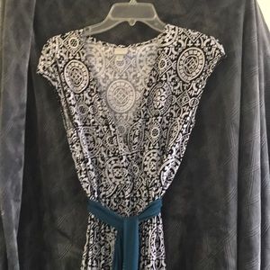 Knee-length tie-back dress